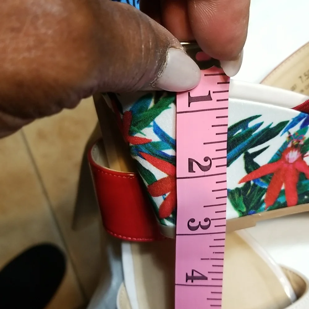 Slip ons by Laundry Sz (7 1/2) / 38 wedge heels - Picture 4 of 4